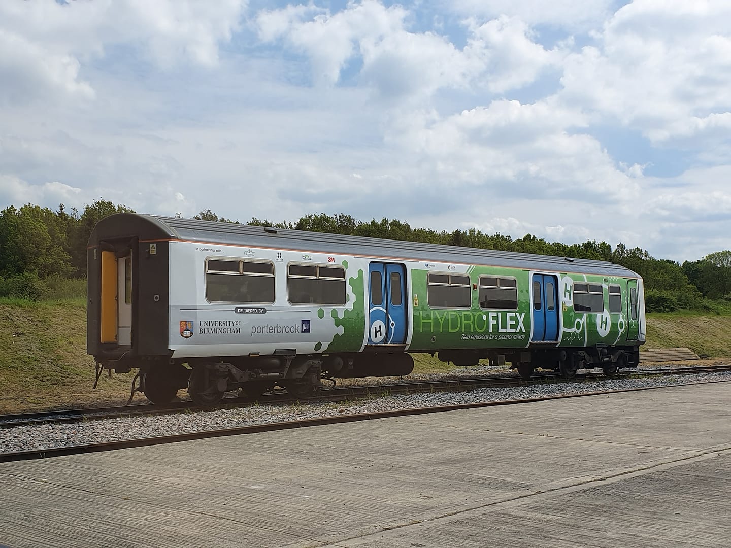 HydroFLEX fuelled by Luxfer Cylinders